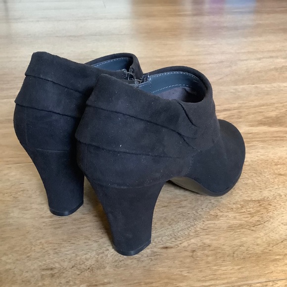 Aerosoles Heel Rest Booties Black Suede - Picture 4 of 6